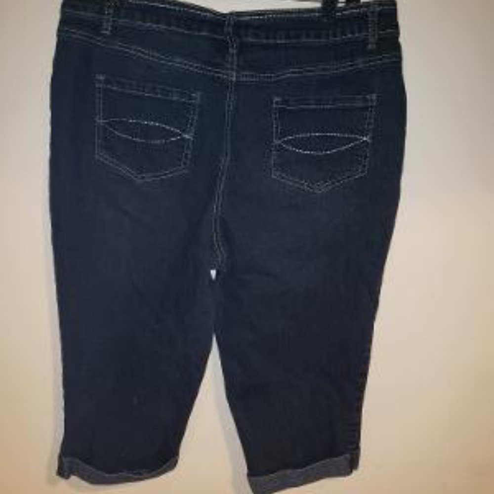 Capri Jeans - Picture 2 of 2